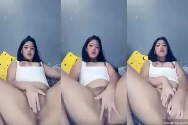 Cewek cantik memek mulus tanpa bulu coli super nikmat