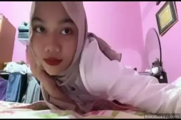 Cewek cantik memek pink colmek di live bikin nagih