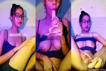 Cewek Langsing Colmek Pakai Sextoy di Live